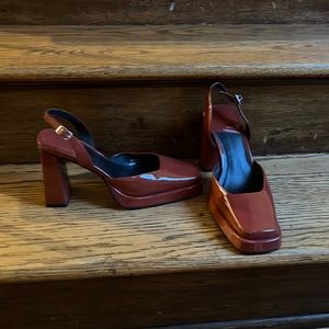 Block heel platform sling-back heel